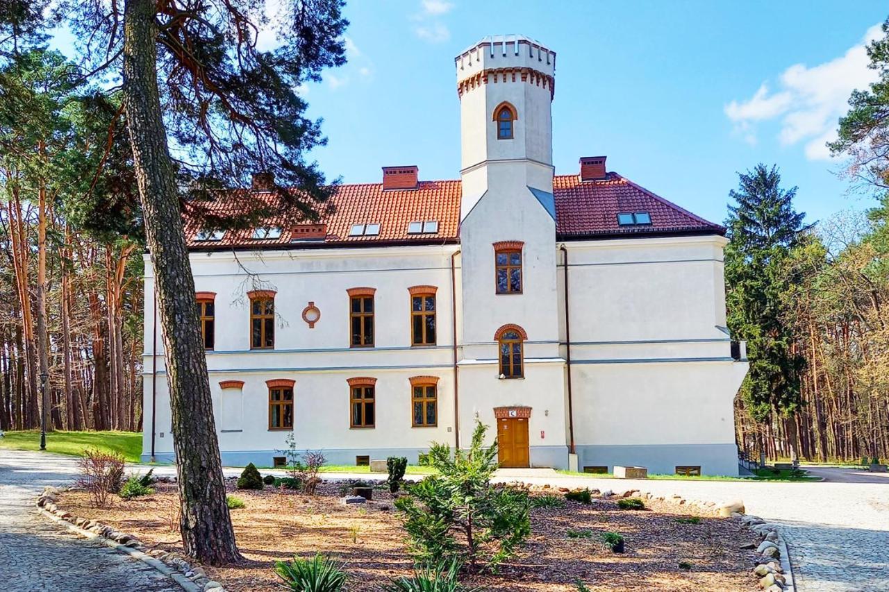 Отель Dobry Zakatek Dom Rekolekcyjny Констанцин-Езёрна Экстерьер фото